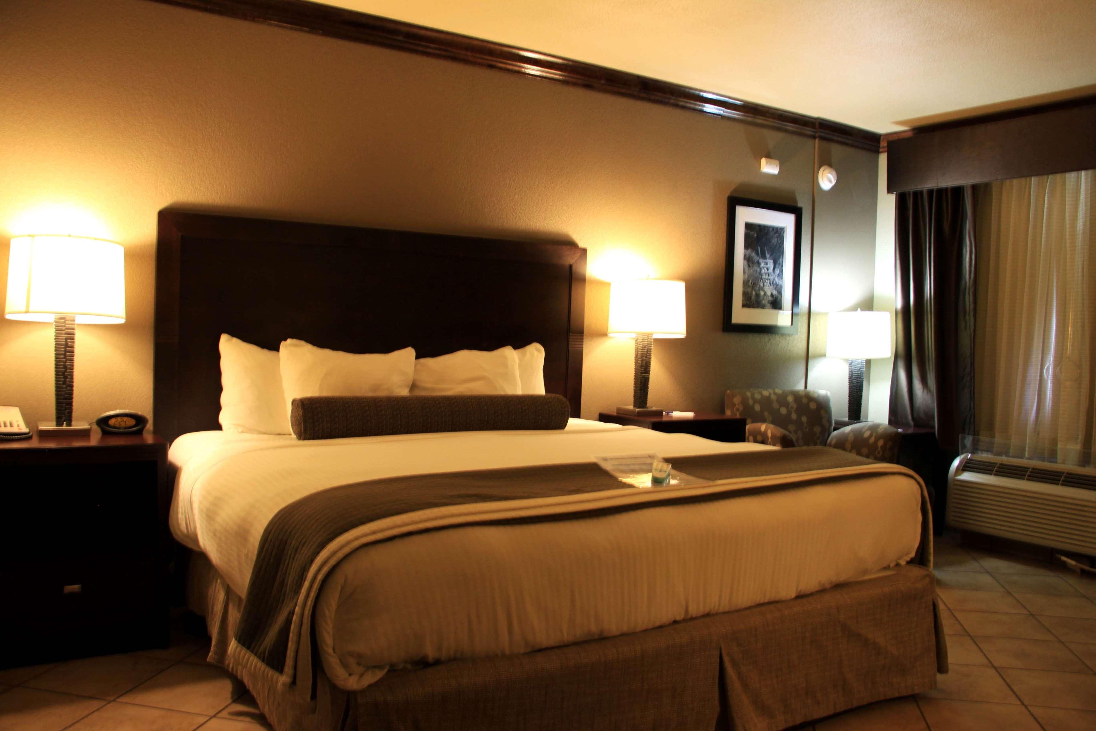 Best Western Plus Raton Hotel Экстерьер фото