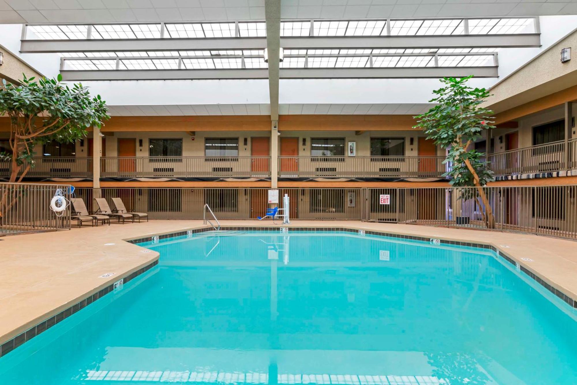 Best Western Plus Raton Hotel Экстерьер фото
